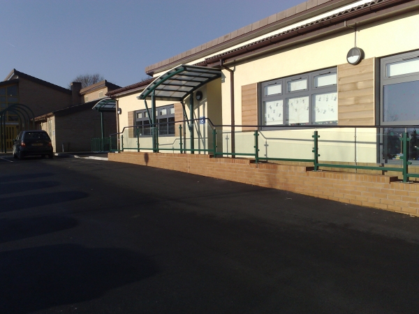 Langley Projects Ltd  Balustrades - Glass Balustrades   photogtaphy Balustrades_Glass1-640x480