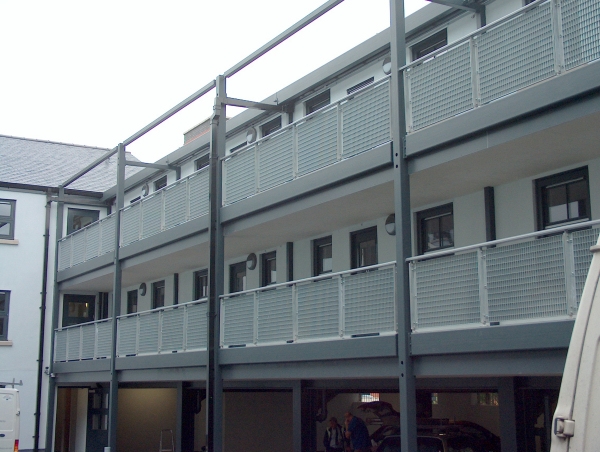 Langley Projects Ltd  Balustrades - Walkways Balustrades   photogtaphy Balustrades_Temple_Walkways2-640x480