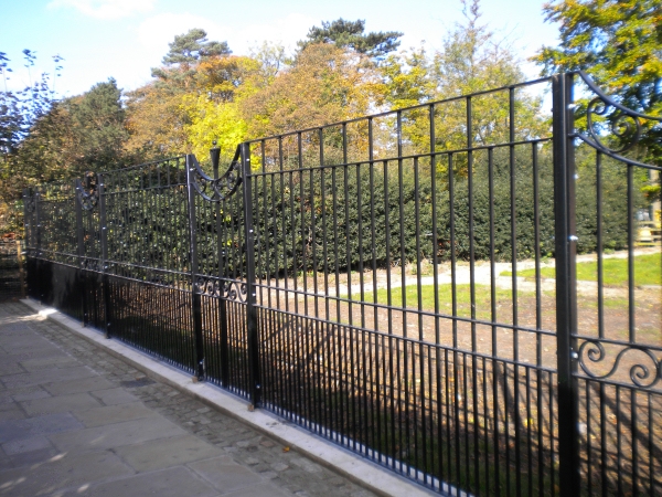 Langley Projects Ltd  Railings - Dog Run Railings   photogtaphy Dog_Run4-640x480