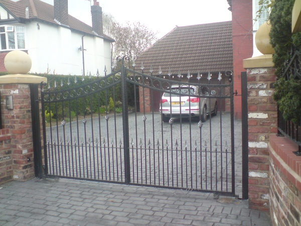 Langley Projects Ltd  Gates - Auto Gates Gates   photogtaphy Gates_Auto1-640x480