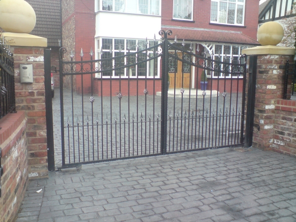 Langley Projects Ltd  Gates - Auto Gates Gates   photogtaphy Gates_Auto3-640x480