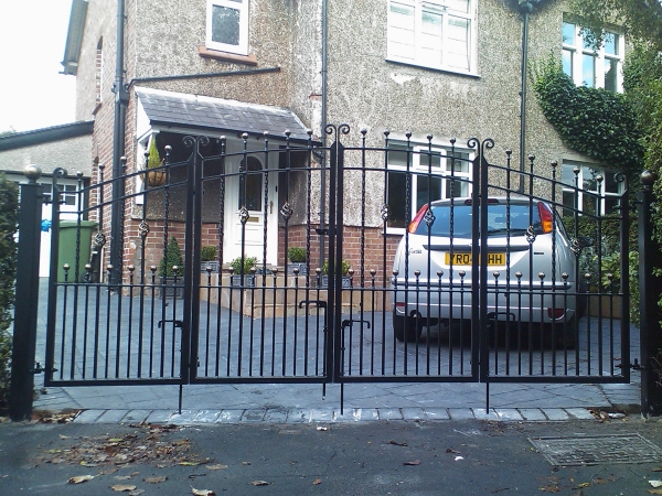Langley Projects Ltd Gates - Bi Fold Disley Gates photogtaphy Gates_BI_Fold_Disley-640x480 Langley Projects Ltd Gates - Bi Fold Disley Gates photogtaphy Gates_BI_Fold_Disley-640x480