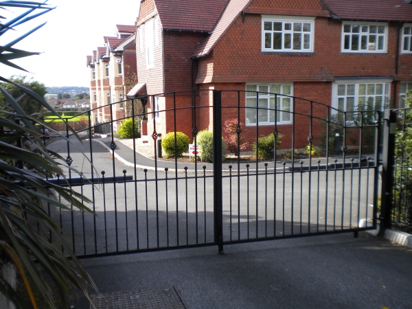 Langley Projects Ltd Gates - Bowler Hat Gates photogtaphy Gates_Bowler_Hat-640x480 Langley Projects Ltd Gates - Bowler Hat Gates photogtaphy Gates_Bowler_Hat-640x480