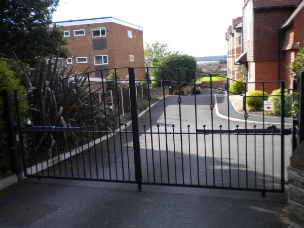 Langley Projects Ltd Gates - Bowler Hat Gates photogtaphy Gates_Bowler_Hat1-640x480 Langley Projects Ltd Gates - Bowler Hat Gates photogtaphy Gates_Bowler_Hat1-640x480