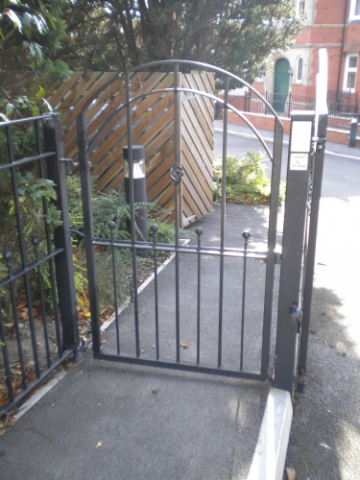 Langley Projects Ltd Gates - Bowler Hat Gates photogtaphy Gates_Bowler_Hat2-640x480 Langley Projects Ltd Gates - Bowler Hat Gates photogtaphy Gates_Bowler_Hat2-640x480
