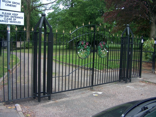 Langley Projects Ltd  Gates - Willow Grove Cemetery   photogtaphy Gates_Cemetary1-640x480