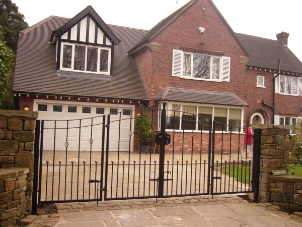 Langley Projects Ltd Gates - Disley Gates photogtaphy Gates_Disley2-640x480 Langley Projects Ltd Gates - Disley Gates photogtaphy Gates_Disley2-640x480