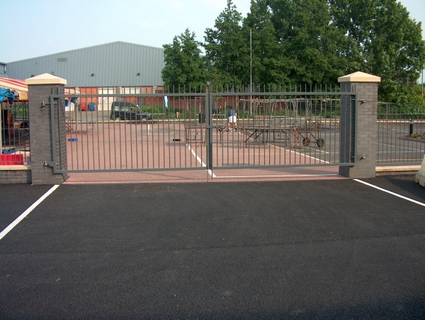 Langley Projects Ltd  Gates - Eastgate Gates   photogtaphy Gates_Eastgate5-640x480