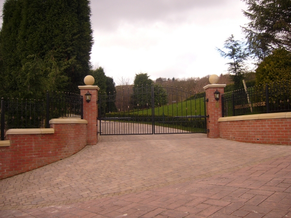 Langley Projects Ltd Gates - Oldham Gates photogtaphy Gates_Oldham_side4-640x480 Langley Projects Ltd Gates - Oldham Gates photogtaphy Gates_Oldham_side4-640x480