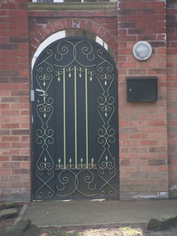 Langley Projects Ltd  Gates - Sheeted Gates   photogtaphy Gates_Sheeted_Fancy_side1-640x480