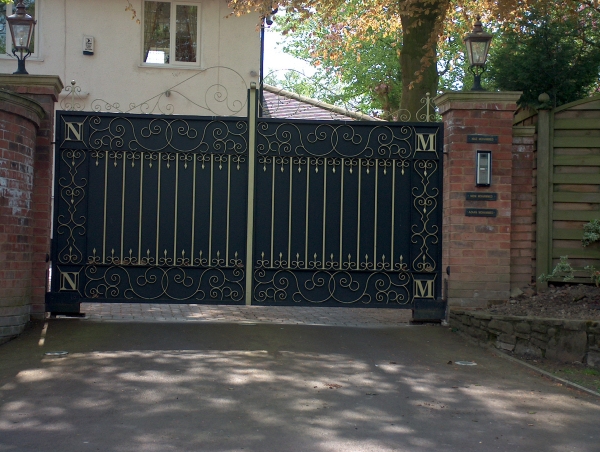 Langley Projects Ltd  Gates - Sheeted Gates   photogtaphy Gates_Sheeted_Fancy_side2-640x480