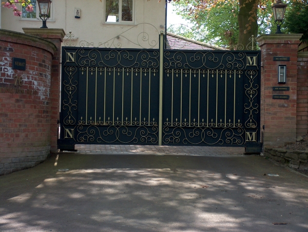 Langley Projects Ltd  Gates - Sheeted Gates   photogtaphy Gates_Sheeted_Fancy_side3-640x480