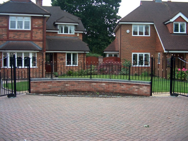 Langley Projects Ltd  Gates - Styal Road Gates   photogtaphy Gates_Styall3-640x480