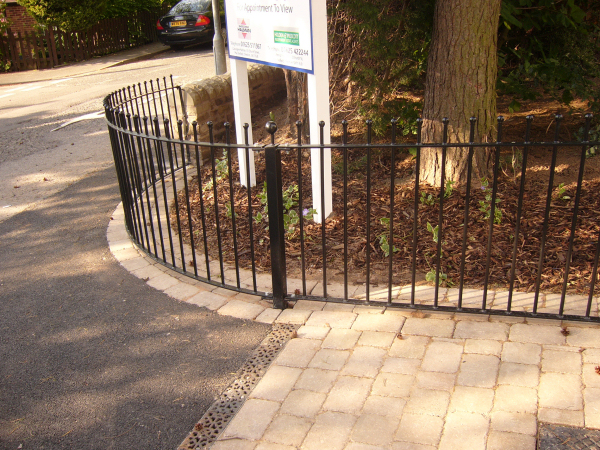 Langley Projects Ltd  Railings Railings   photogtaphy Railings_Curved2