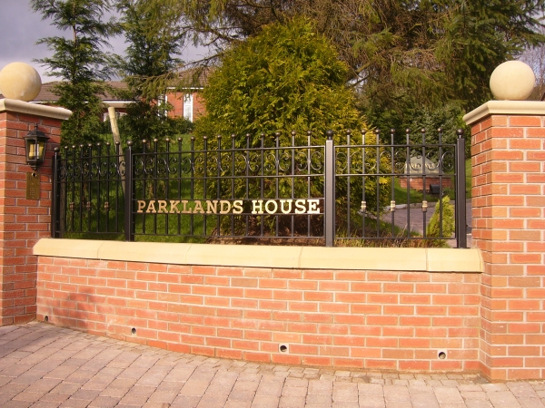 Langley Projects Ltd  Railings - Parklands House Railings   photogtaphy Railings_Parklands1-640x480