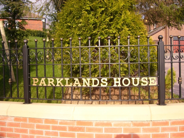 Langley Projects Ltd  Railings - Parklands House Railings   photogtaphy Railings_Parklands2-640x480