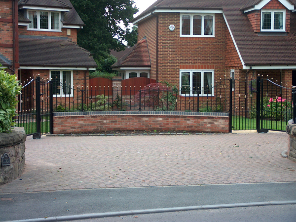 Langley Projects Ltd  Railings Railings   photogtaphy Railings_Styal2