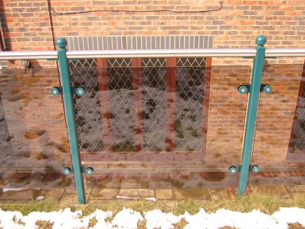 Langley Projects Ltd Railings - Glass Balustrade Railings photogtaphy Railings_Truman3-640x480 Langley Projects Ltd Railings - Glass Balustrade Railings photogtaphy Railings_Truman3-640x480