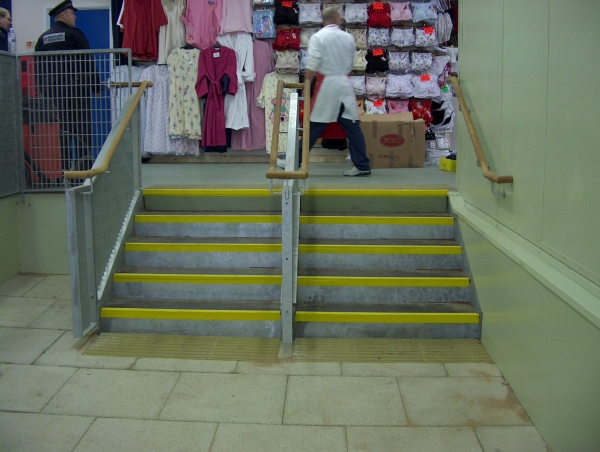 Langley Projects Ltd  Ashton Market Staircases and Spirals   photogtaphy Sraircases_Aston_Market1-640x480