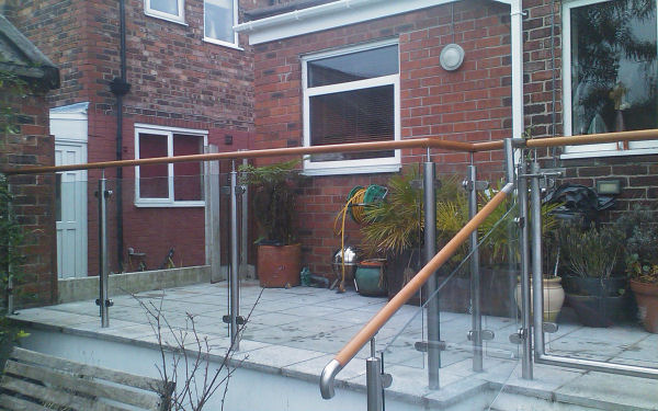 Langley Projects Ltd  Railings Railings   photogtaphy Stainless_Garden_Rails1