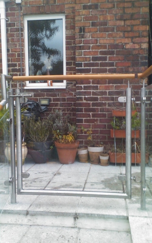 Langley Projects Ltd  Railings - Garden Railings   photogtaphy Stainless_Garden_Rails2-640x480