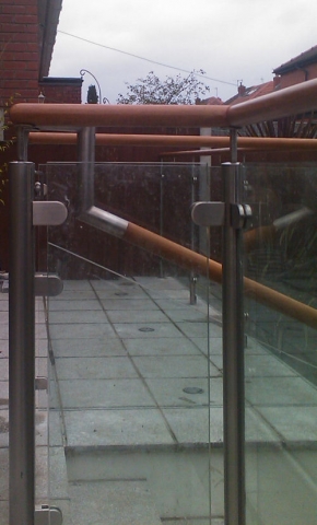 Langley Projects Ltd  Railings - Garden Railings   photogtaphy Stainless_Garden_Rails5-640x480