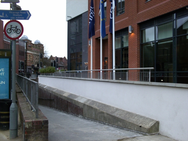 Langley Projects Ltd Jury's Railings Stainless Steel photogtaphy Stainless_Jurys2-640x480 Langley Projects Ltd Jury's Railings Stainless Steel photogtaphy Stainless_Jurys2-640x480