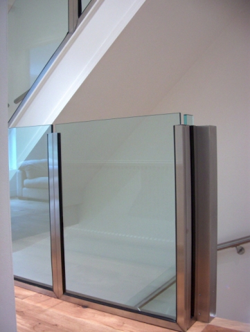 Langley Projects Ltd  Private Stair Balustrades Stainless Steel   photogtaphy Stainless_PBalustrades2-640x480