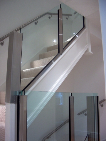Langley Projects Ltd  Private Stair Balustrades Stainless Steel   photogtaphy Stainless_PBalustrades3-640x480