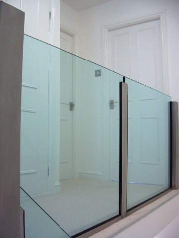 Langley Projects Ltd  Private Stair Balustrades Stainless Steel   photogtaphy Stainless_PBalustrades4-640x480