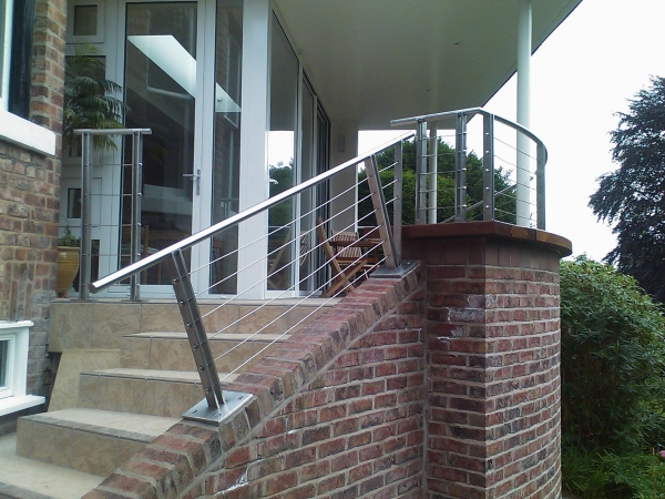 Langley Projects Ltd  Roped Balustrades Stainless Steel   photogtaphy Stainless_RopedBalustrades7-640x480