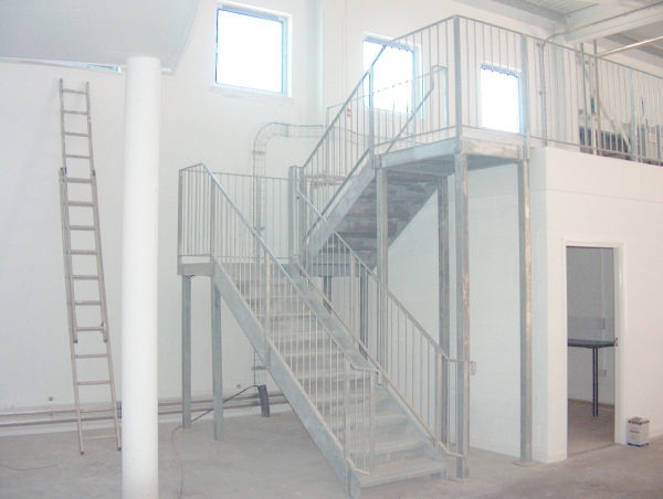Langley Projects Ltd  Staircases and Spirals   photogtaphy Staircases_E_Mezz1
