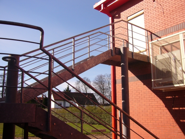 Langley Projects Ltd  Maghull High School Staircases and Spirals   photogtaphy Staircases_Maghull_02-640x480