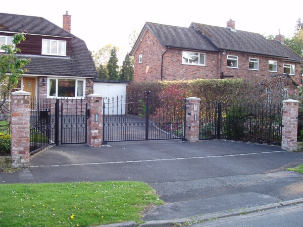 Langley Projects Ltd Automatic Gates Gates photogtaphy Tonys_Gate1-640x480 Langley Projects Ltd Automatic Gates Gates photogtaphy Tonys_Gate1-640x480